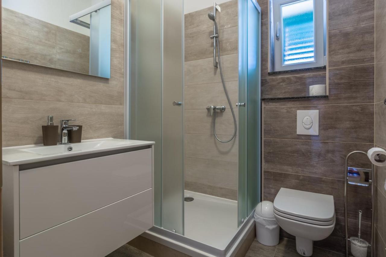 Apartments By The Sea Simuni, Pag - 18386 Kolan Exterior foto