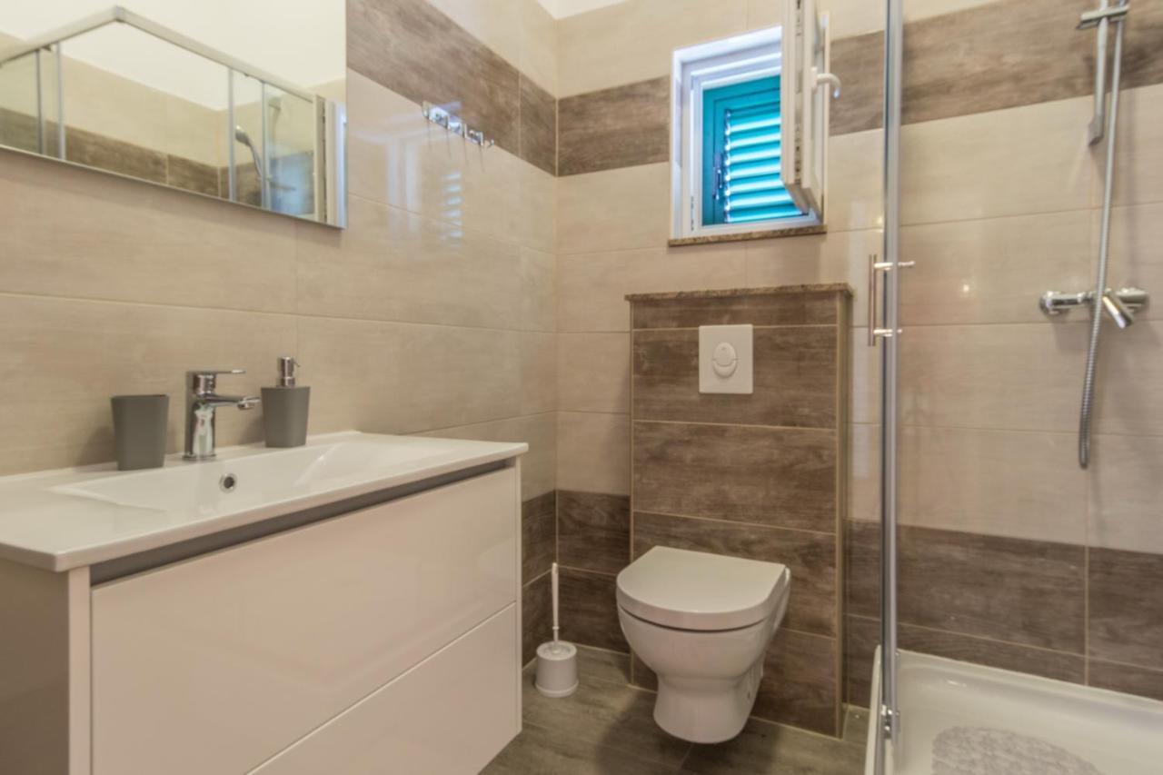 Apartments By The Sea Simuni, Pag - 18386 Kolan Exterior foto